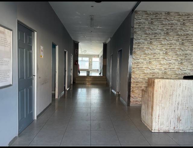 140M² BUILDING TO LET IN OVERPORT